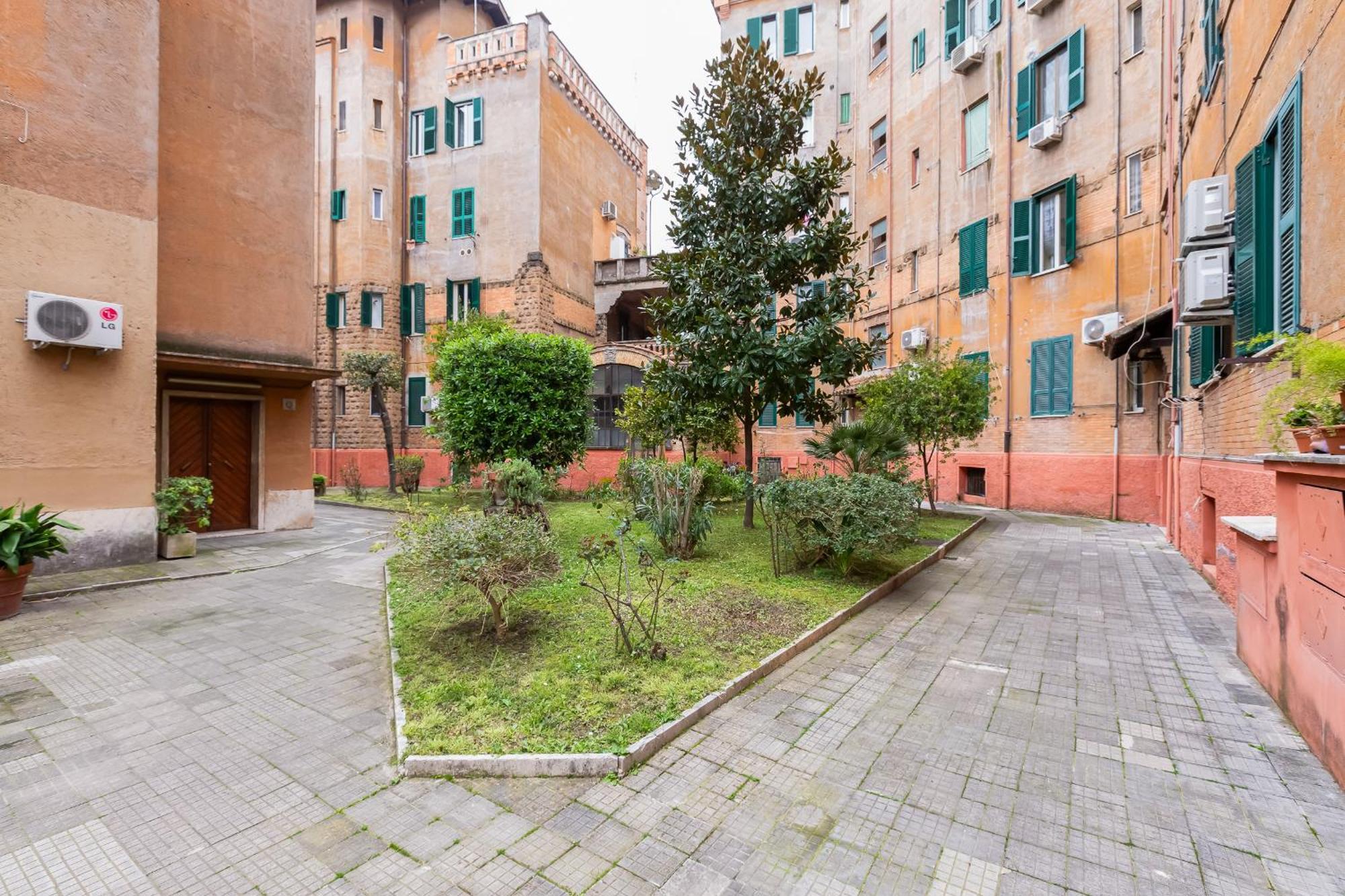 Piazza Degli Eroi A 5 Minuti Dai Musei Vaticani Boutique